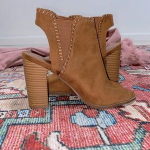 Blocked brown suede heeled ankle bootie